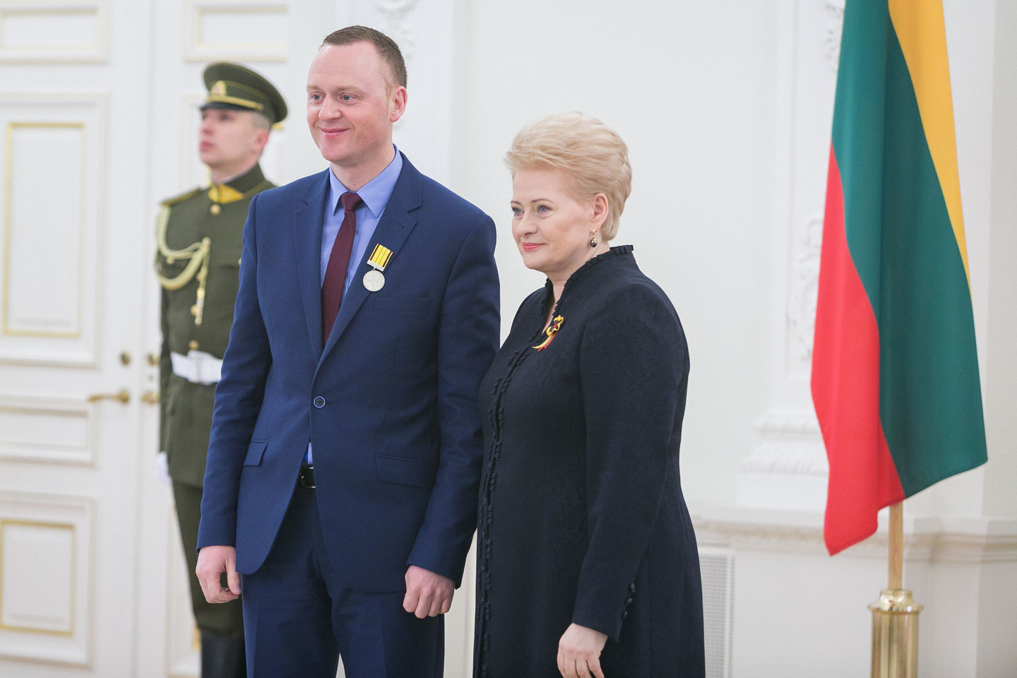 Vasario 16-ąją Prezidentūroje apdovanoti Lietuvai nusipelnę asmenys.<br>T.Bauro nuotr.