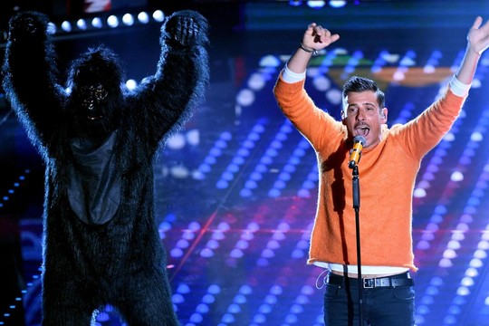 Italija linksminasi: į „Euroviziją“ siunčia šokančią gorilą