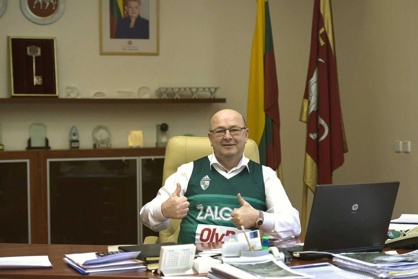 Kauno meras V.Matijošaitis pažadėjo savaitę nešioti „Žalgirio“ marškinėlius.