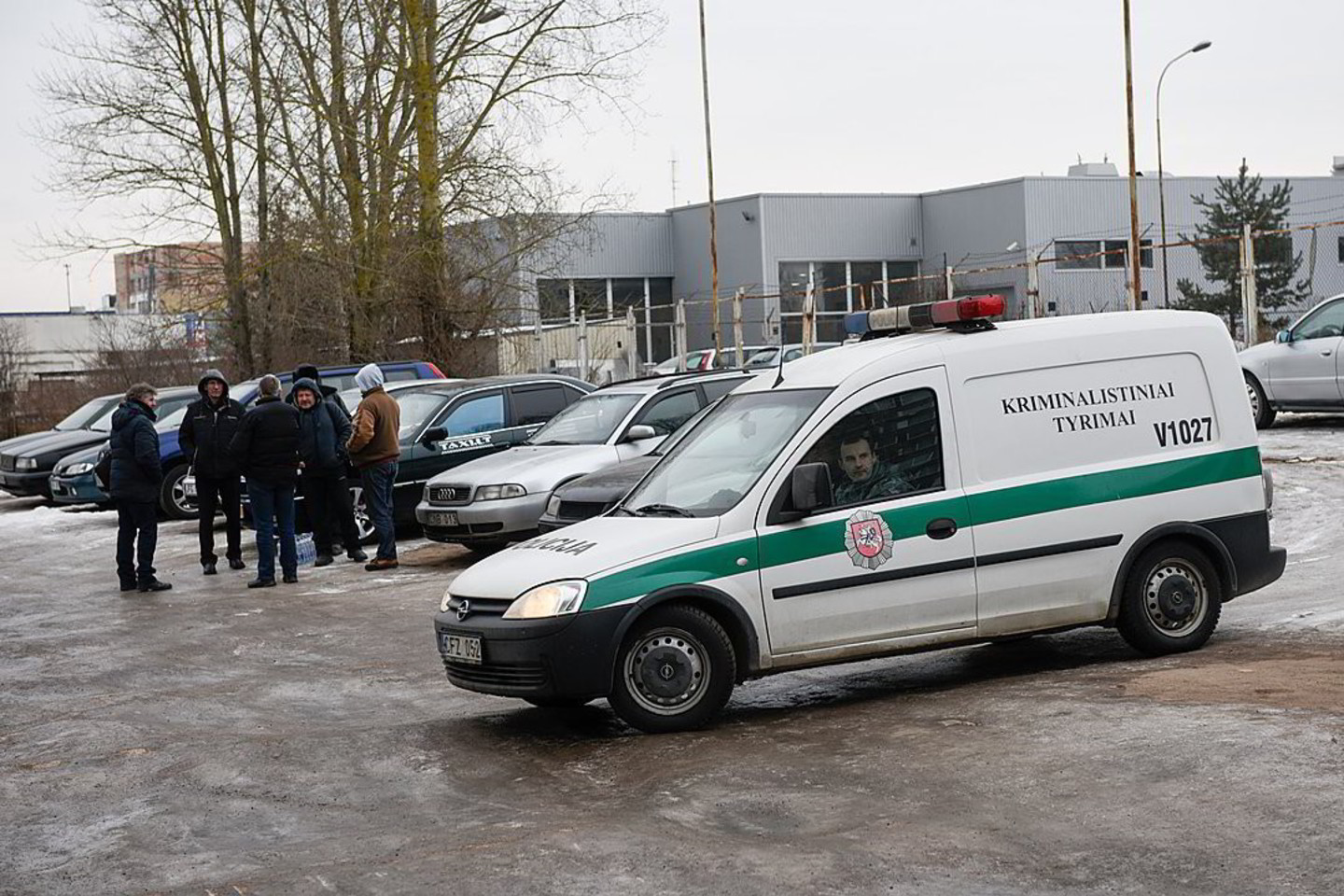 Besislapstančiam Pauliui Rasteniui perduota policijos žinutė: geriau pasiduoti pačiam.<br>D.Umbraso nuotr.
