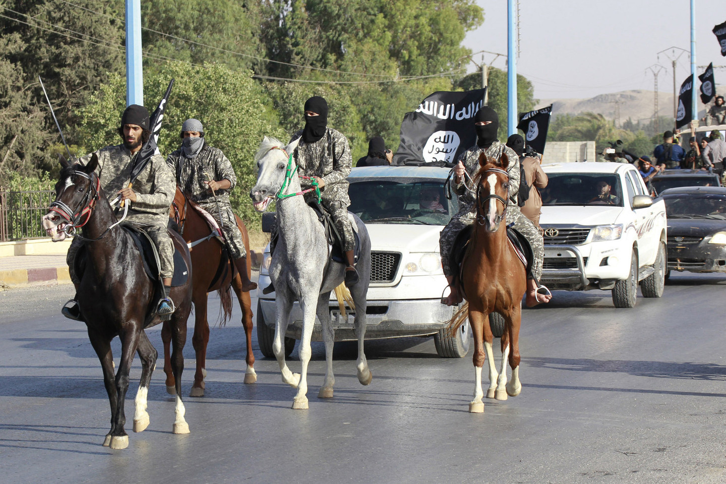 Džihadistų grupuotė „Islamo valstybė“ paplito, įsitvirtino ir gyvuoja dėl korupcijos.<br>„Reuters“/“Scanpix“ nuotr.