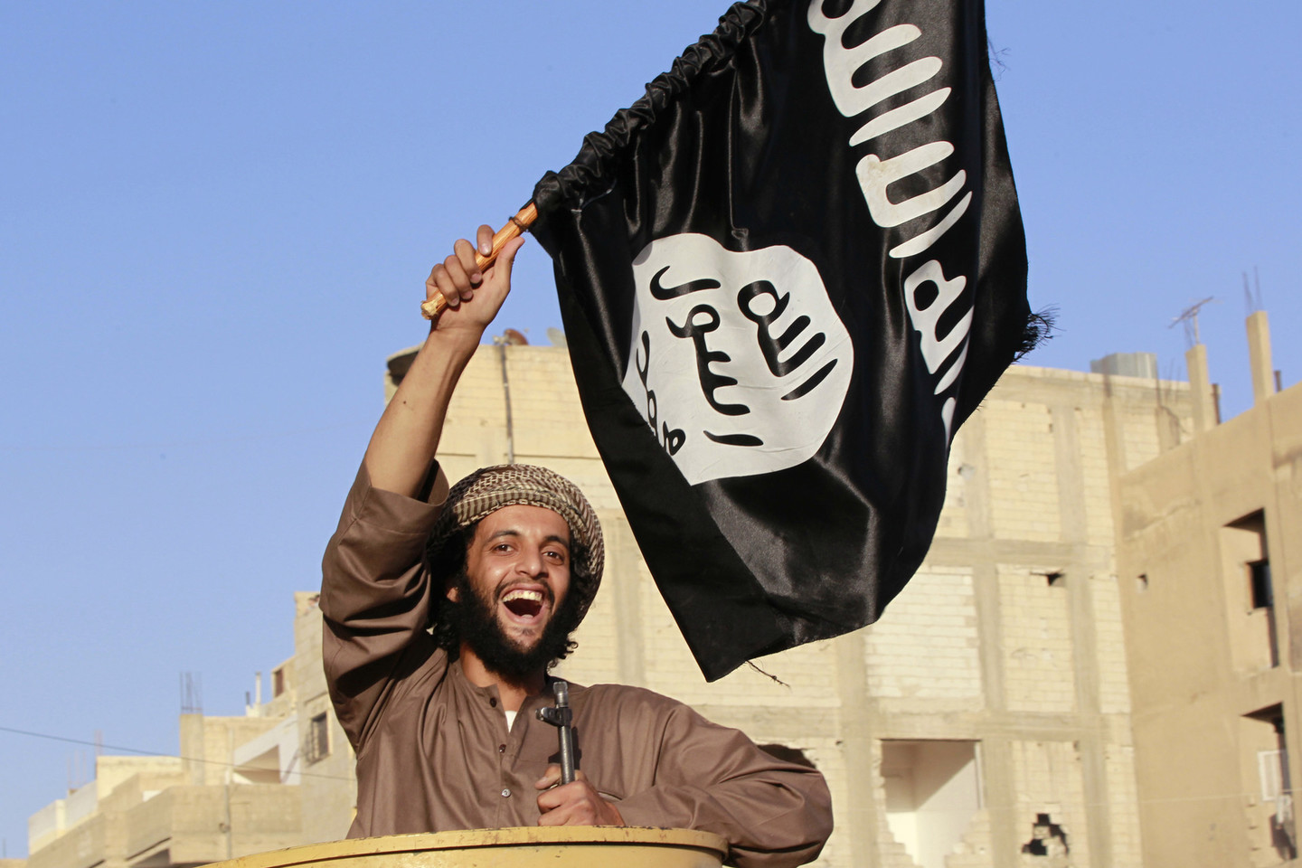 Džihadistų grupuotė „Islamo valstybė“ paplito, įsitvirtino ir gyvuoja dėl korupcijos.<br>„Reuters“/“Scanpix“ nuotr.