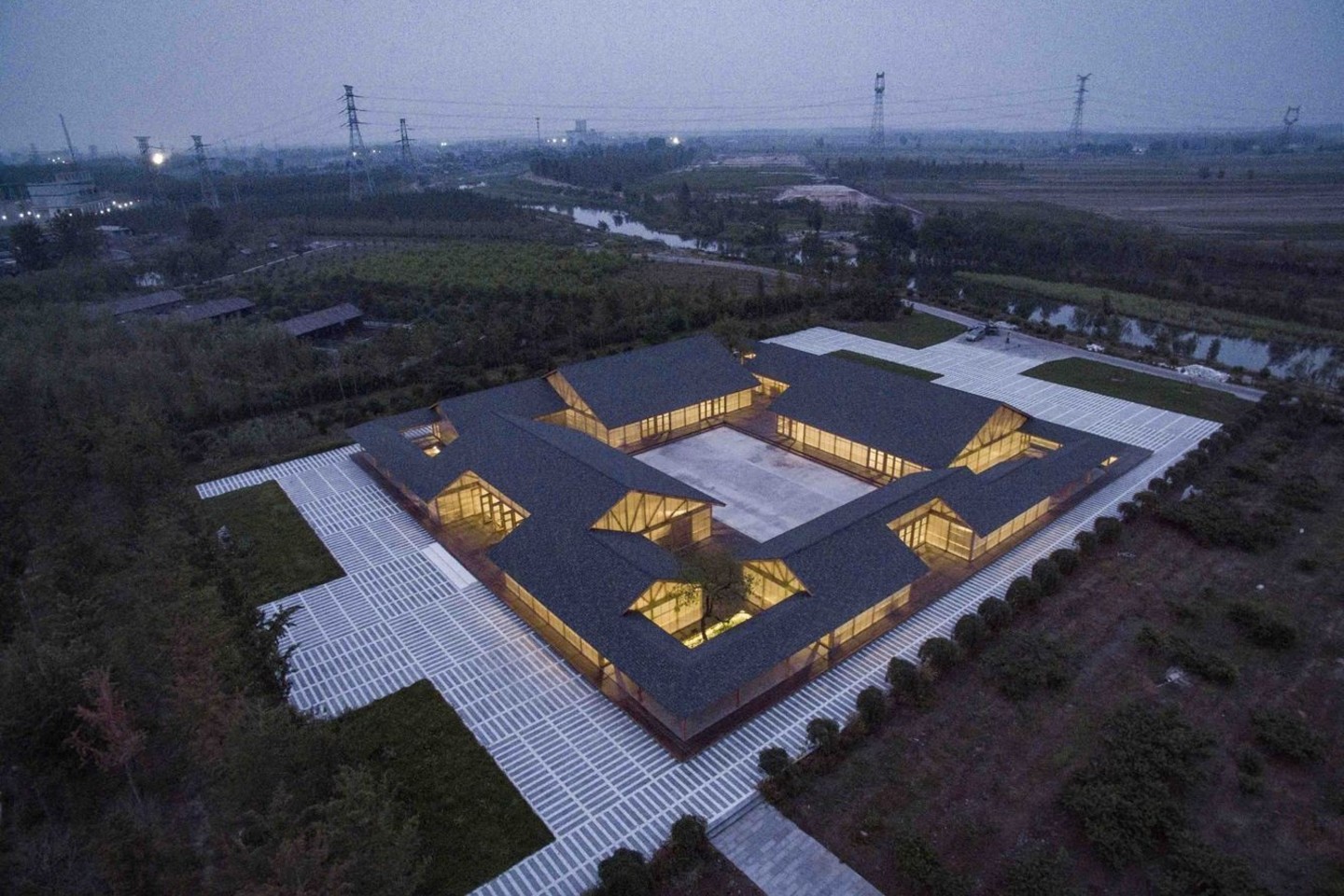 Geriausias industrinis pastatas – organinio maisto ferma Kinijoje<br>„Archdaily“ nuotr.