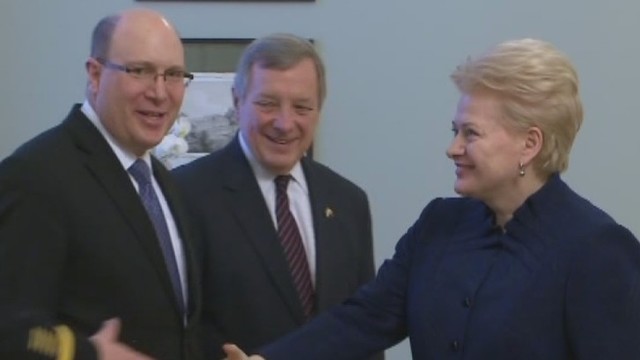 JAV senatorius Ričardas Durbinas: JAV kariai baltijos šalyse turi būti dislokuoti nuolat