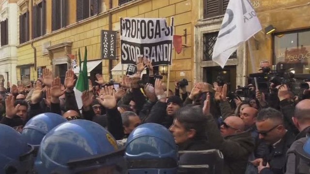 Taksistų protestas Italijoje virto riaušėmis