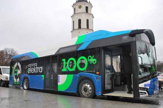 Vilniaus gatvėse pasirodė pirmas elektra varomas autobusas