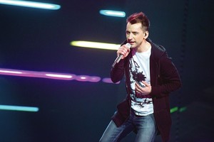 Alanas Chošnau – apie šeimą ir „eurovizinį“ iššūkį: „Visus kozirius saugau finalui“