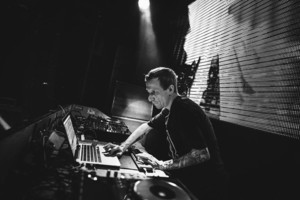 Debiutinį albumą „Queen“ išleidžiantis Ten Walls jį pristatys koncertu Vilniuje