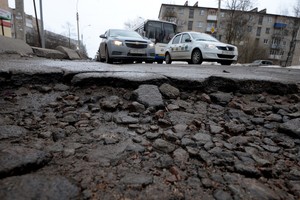 Rusams įgriso prasti keliai: dėl duobių priėmė naują įstatymą