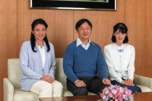 Japonijos sosto įpėdinis žada žengti tėvo pėdomis