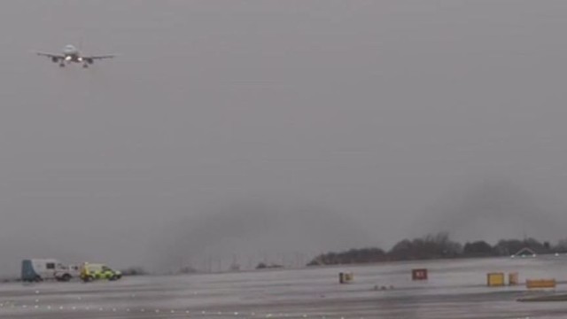 Pilotas Mančesteryje nutupdė audros blaškomą lėktuvą