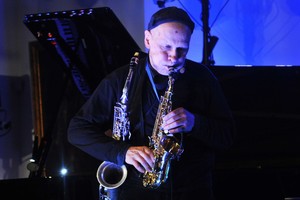 70-mečio sulaukęs legendinis džiazmenas Vladimiras Čekasinas premijos pinigus skirs vaistams