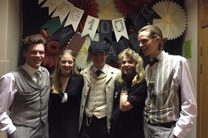 Vilniaus Simono Daukanto gimnazijos šimtadienis – mėlynomis lūpomis