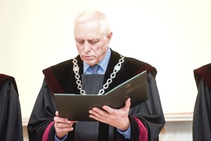 Puvinių ieškoma net Temidės šventovėse