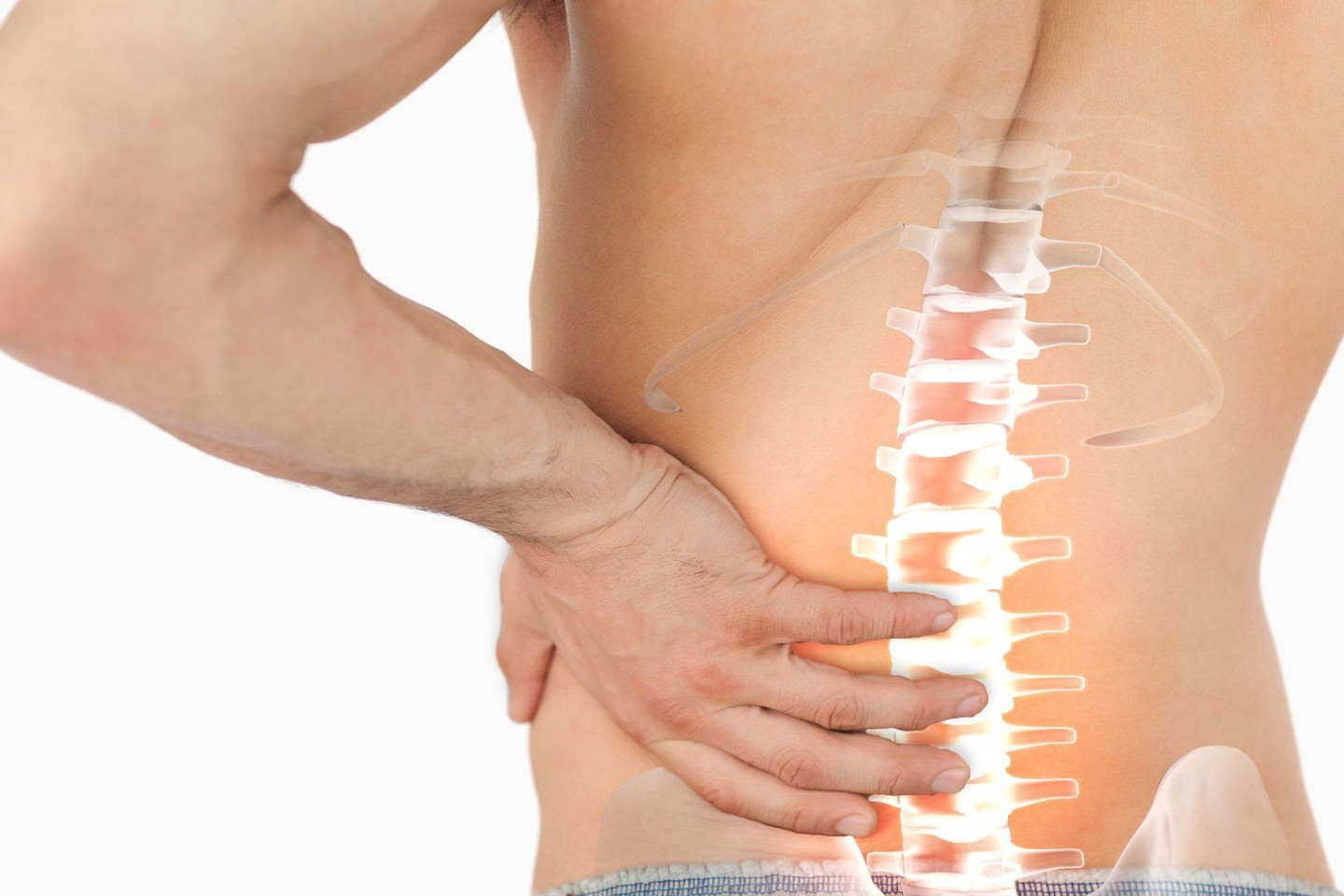„Apatinės nugaros dalies skausmas yra labai dažna problema, kurios gydymui paprasti nuskausminamieji vaistai dažniausiai netinka.<br>123rf nuotr.