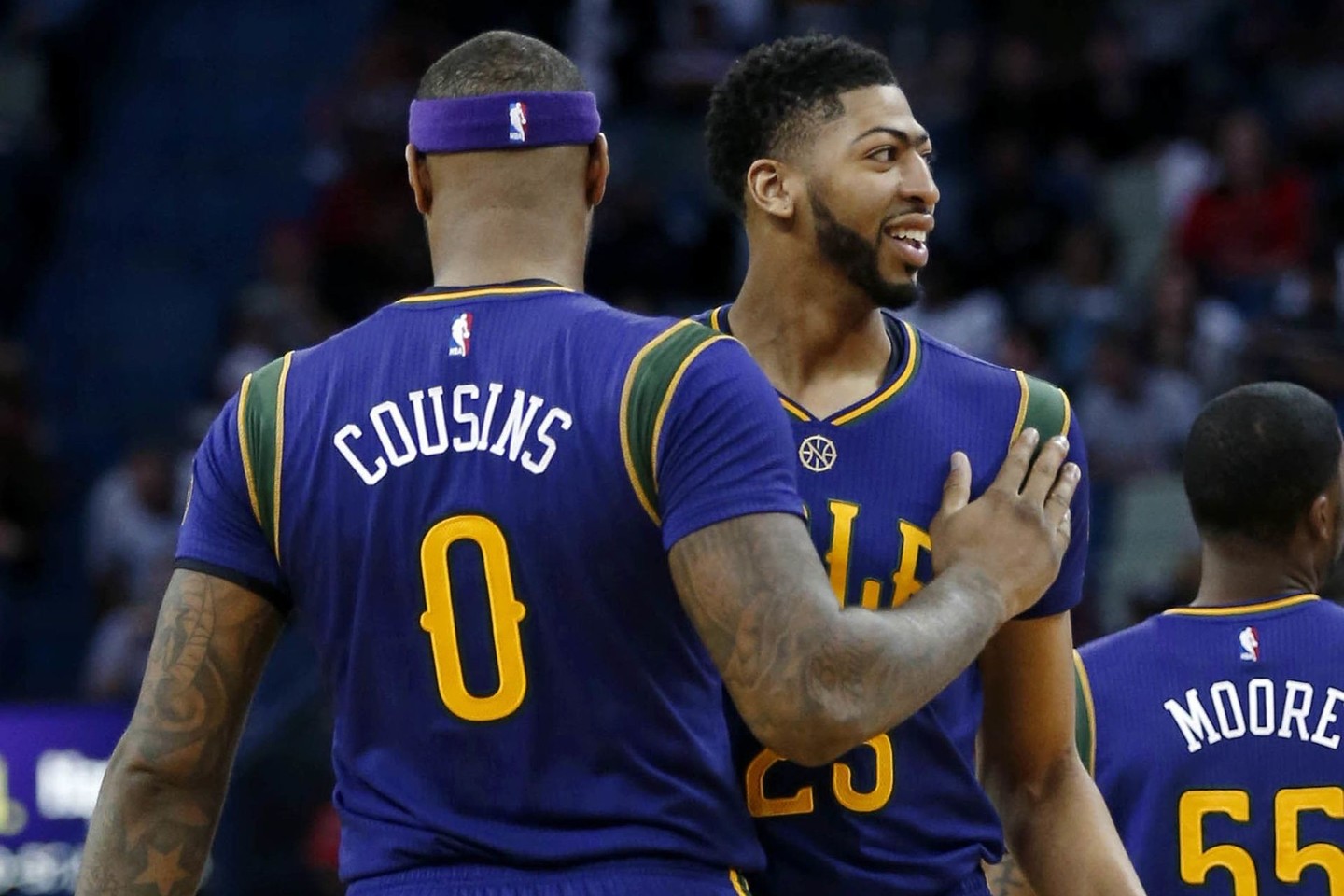 Galingas D.Cousinso ir A.Daviso žaidimas nepadėjo „Pelicans“ komandai iškovoti pergalės.<br>AP nuotr.