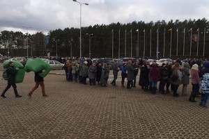 Dvi valandas su vaiku laukė eilėje, bet bilieto į Knygų mugę nepardavė