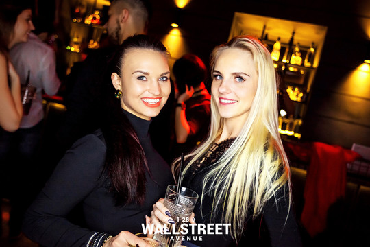 Penktadienio linksmybės Vilniaus bare „Wall Street Avenue“.<br>S.Lankučio nuotr.