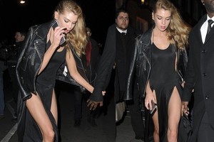 Garsiai aktorei į poras peršama manekenė Stella Maxwell puikuojasi figūra