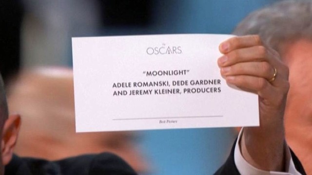 Klaida, kuri liks istorijoje: „Oskarų“ vedėjai supainiojo laimėtojus
