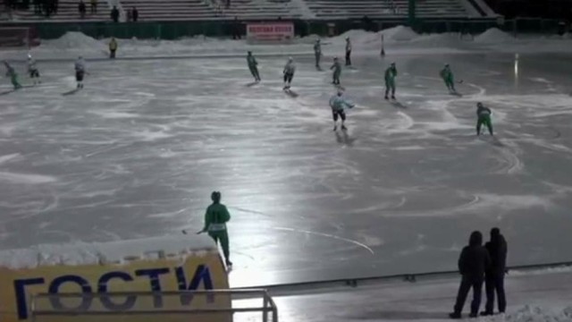 Komedija ant ledo: komandos į savo vartus įmušė 20 įvarčių