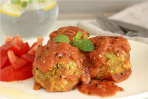 Fantastiškai skanūs vegetariški kukuliai pomidorų padaže