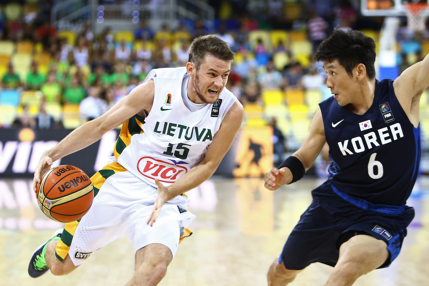 Šarūnas Vasiliauskas į Stambulo „Anadolu Efes“ komandos krepšį įmetė 19