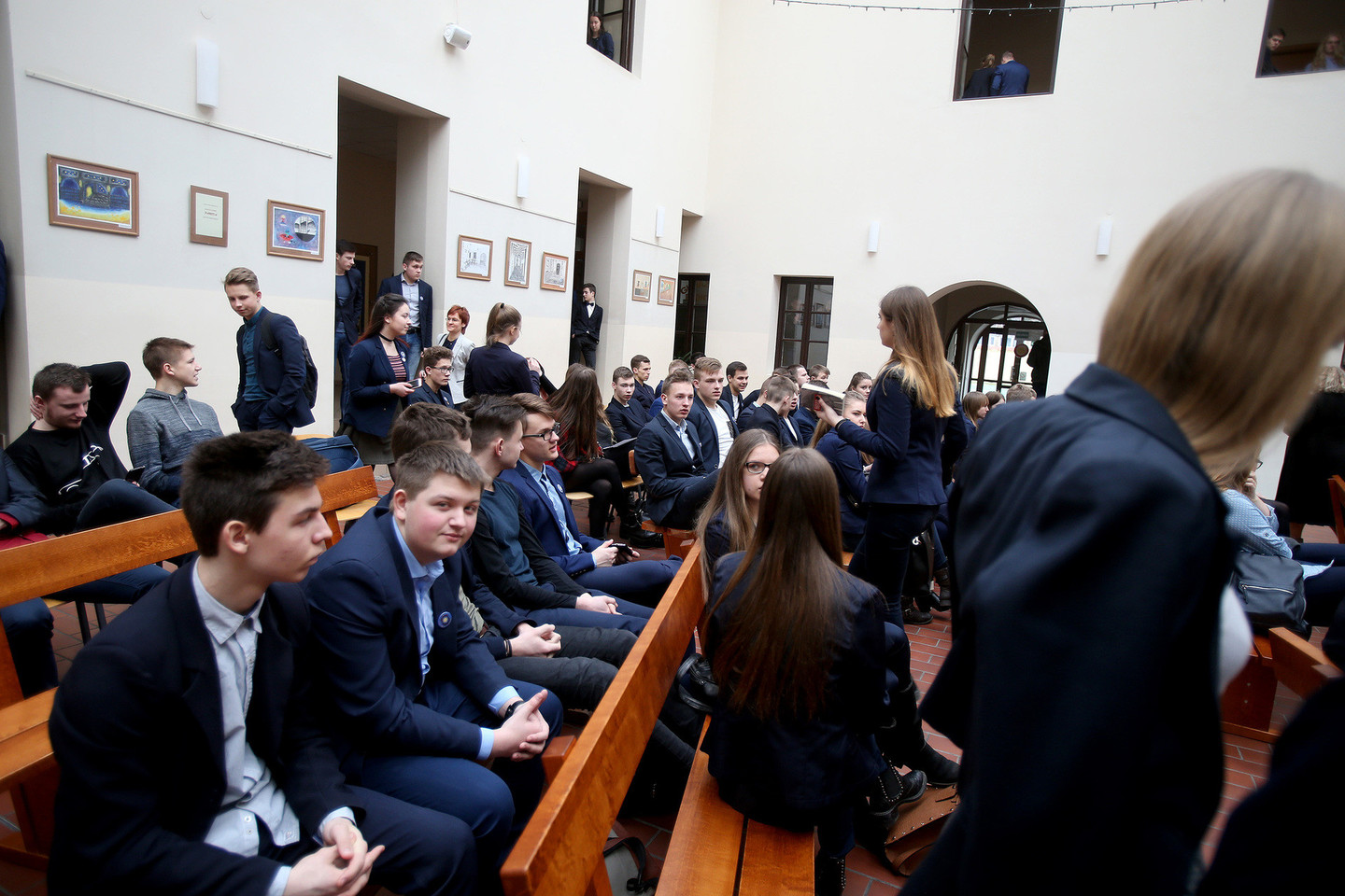 Kėdainių „Šviesiojoje“ gimnazijoje lankėsi Seimo nariai E.Jovaiša ir D.Kaminskas.<br>A.Barzdžiaus nuotr.