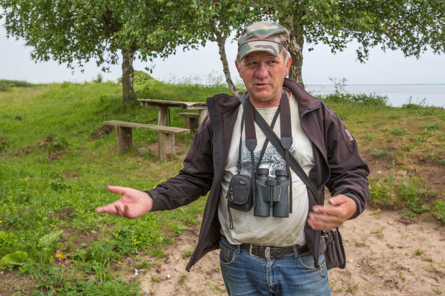 Ventės rago ornitologinės stoties vedėjas Vytautas Jusys, pastebėjo, kad paukščiai grįžta anksčiau.<br>V.Balkūno nuotr.