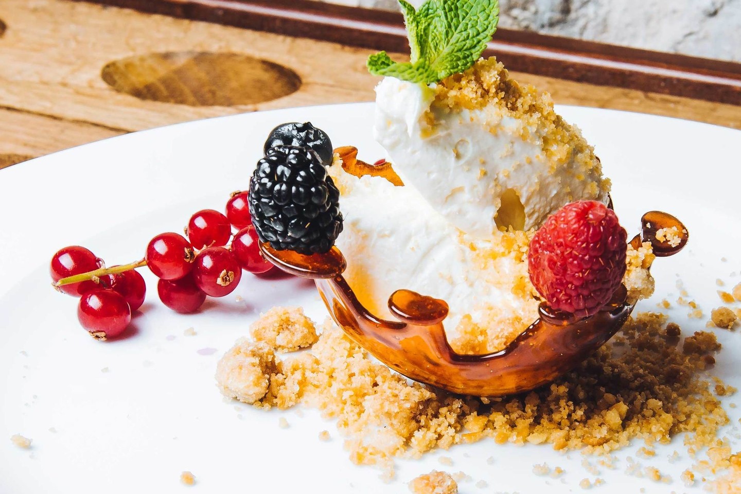 Š.Lietuvinininkas daug dėmesio skiria tam, kaip patiekalas atrodo lėkštėje.<br>„Charizma photography“ nuotr.