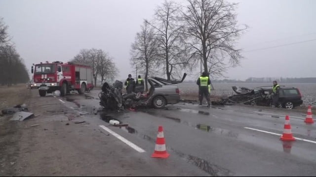 Kėdainių rajone didelė avarija: žuvo žmogus, dar trys sužaloti