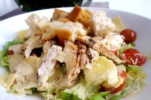 „Cezario“ salotos: receptas – kitoks, o skonis – toks pat puikus