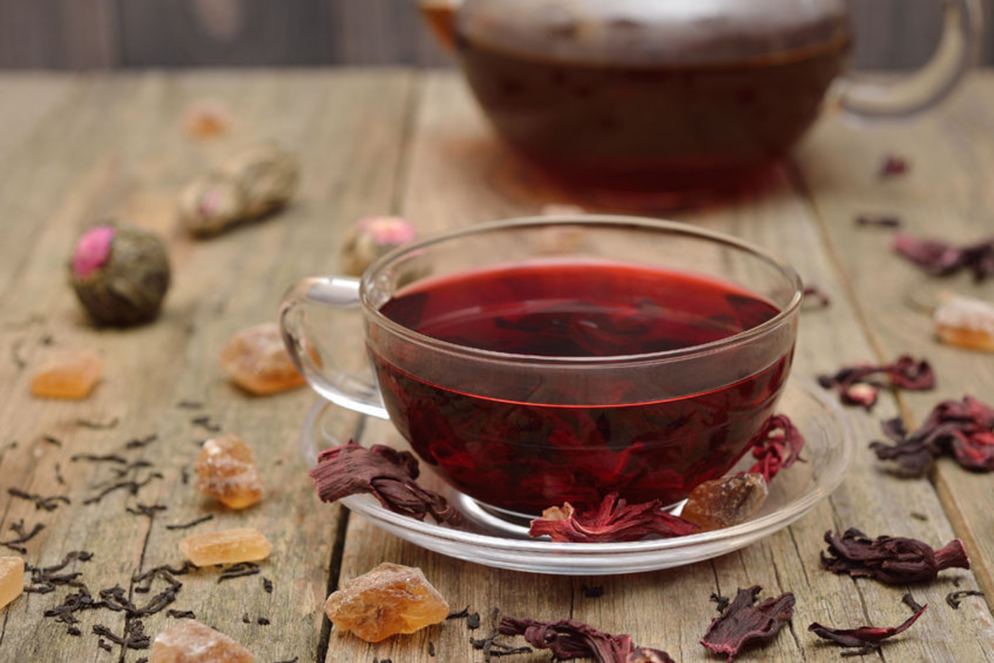 Kinrožių arbata malšina karščiavimą, padeda kovoti su spazmais, mažina sąnarių skausmą ir yra vartojama kepenų ligų gydymui.<br>123rf nuotr.