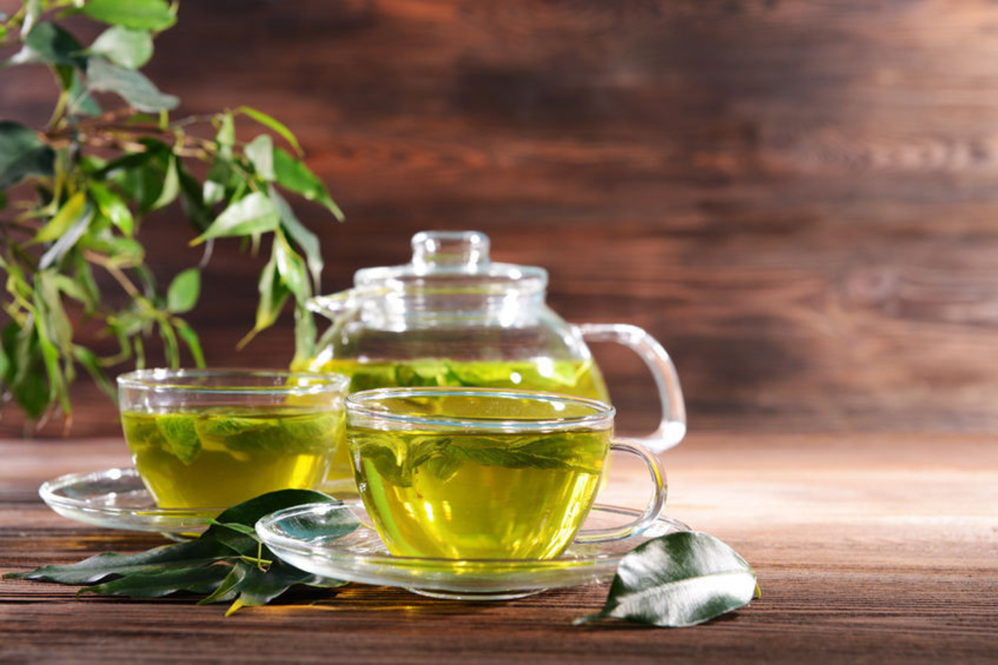 Žalioji arbata turi tonizuojantį poveikį ir, skirtingai nei išgėrus kavos, energijos šuolio nelydi staigus nuosmukis, o ir teigiamas poveikis trunka ilgiau.<br>123rf nuotr.