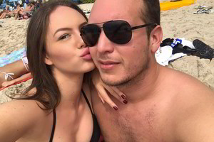 Milijonierius Aaronas Perezas pasipiktino kalbomis apie jo santykius su nepilnamete