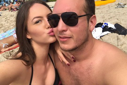 Milijonierius Aaronas Perezas pasipiktino kalbomis apie jo santykius su nepilnamete