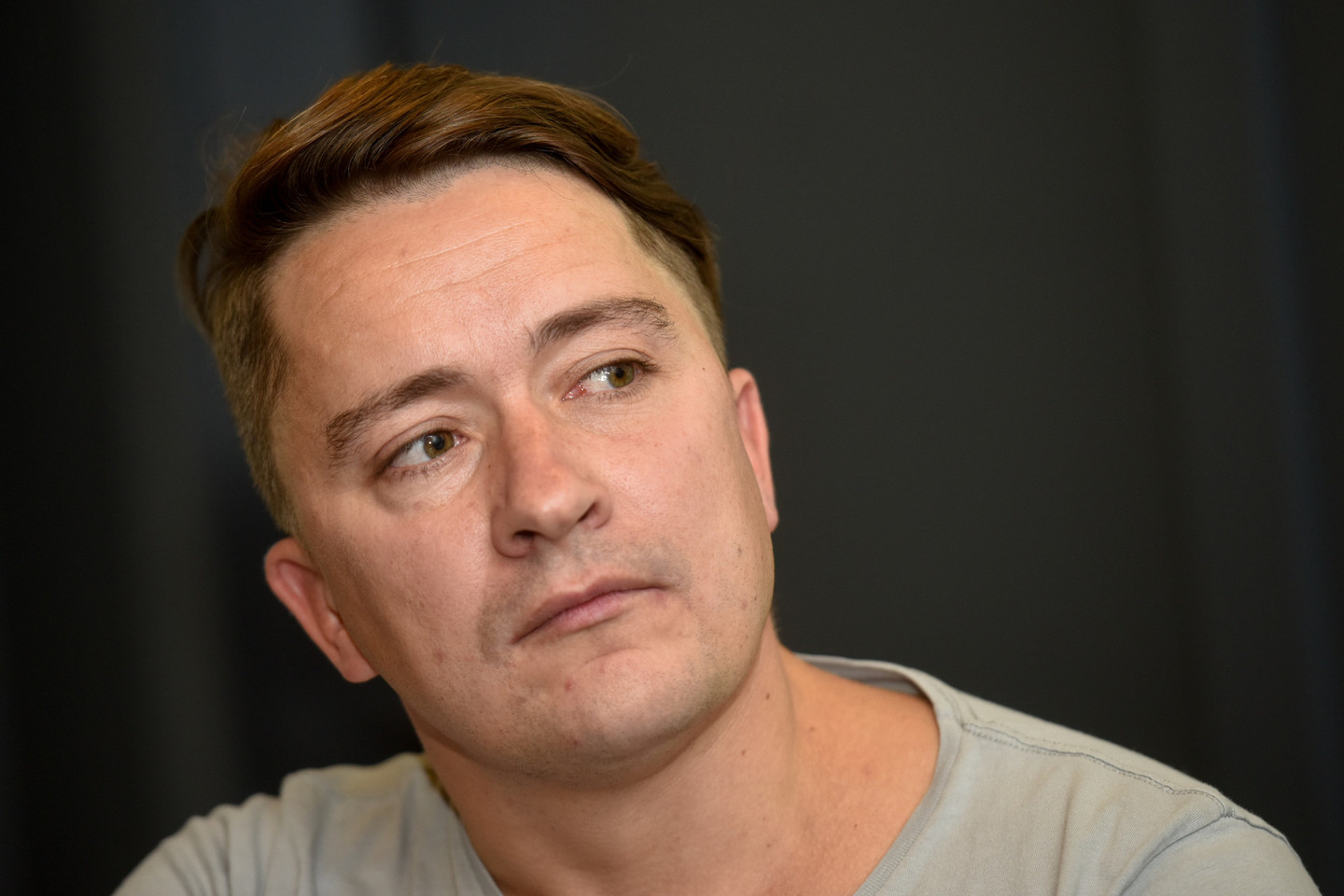 „Šiuo momentu atgauti pinigus už bilietus tikrai yra neįmanoma. Įmonė „Renginių centras“ yra ant bankroto slenksčio, turi didžiules skolas“, – sakė neįvykusio Karklės festivalio organizatorius Marius Tumšys.<br>D.Umbraso nuotr.