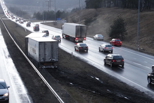 Ties Kaunu vilkikas įlėkė į skiriamąją juostą: galėjo būti daug blogiau