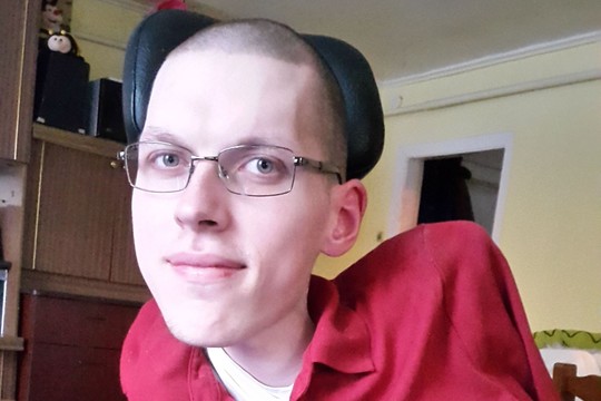 Retos ligos iškankintam jaunuoliui žmonių gerumas priartino viltį