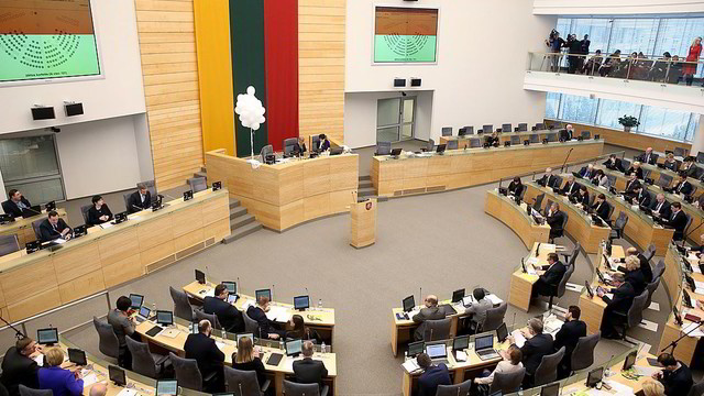 „Valstiečiai“ keis Konstituciją: Seimo nariams uždraus būti ministrais