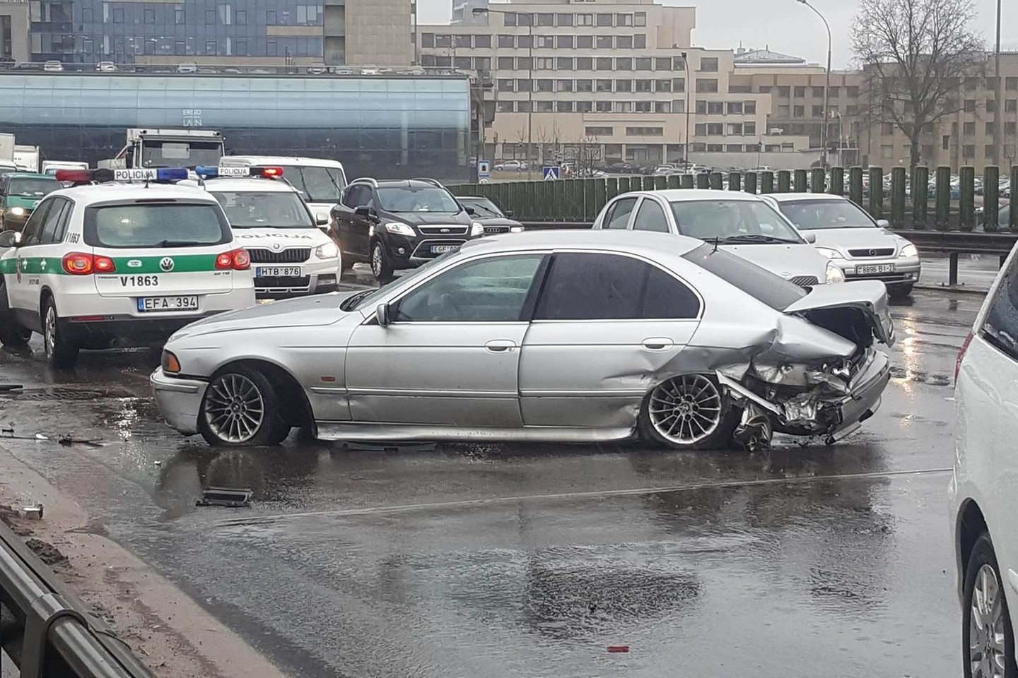 Dėl avarijos susidarė spūstis.