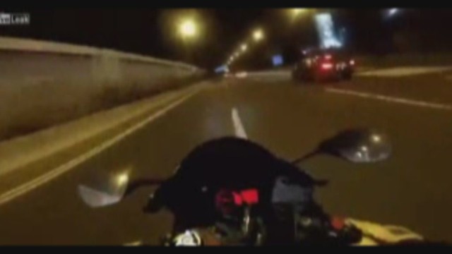 Motociklininkas nufilmavo, kaip 280 km/h greičiu pabėga nuo policijos