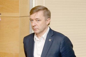 Ramūnas Karbauskis juokingai teisinasi dėl nemokamų mokesčių