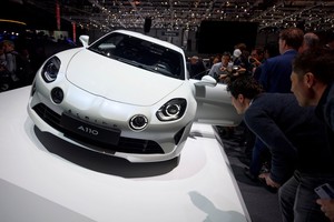 „Alpine A110“ sugrįžimas: prancūzai pristatė atgaivintą kultinį modelį