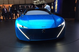 Elektrinis „Peugeot“ transportas Ženevoje – nuo dviračio iki vienatūrio