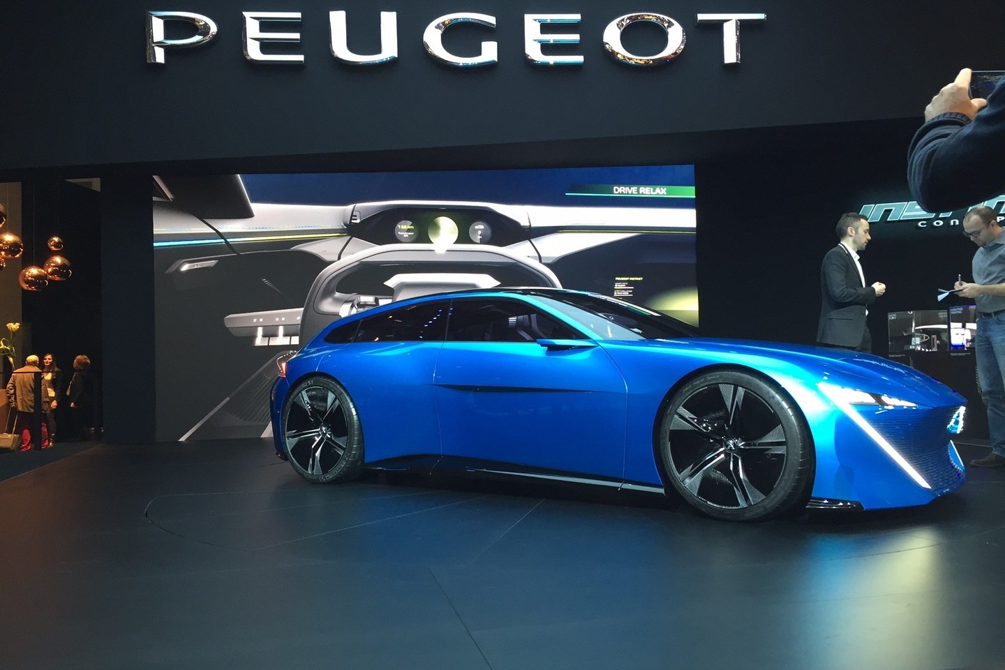 Svarbiausios „Peugeot“ naujienos Ženevoje – du labai skirtingi elektromobiliai.<br>Gamintojo nuotr.