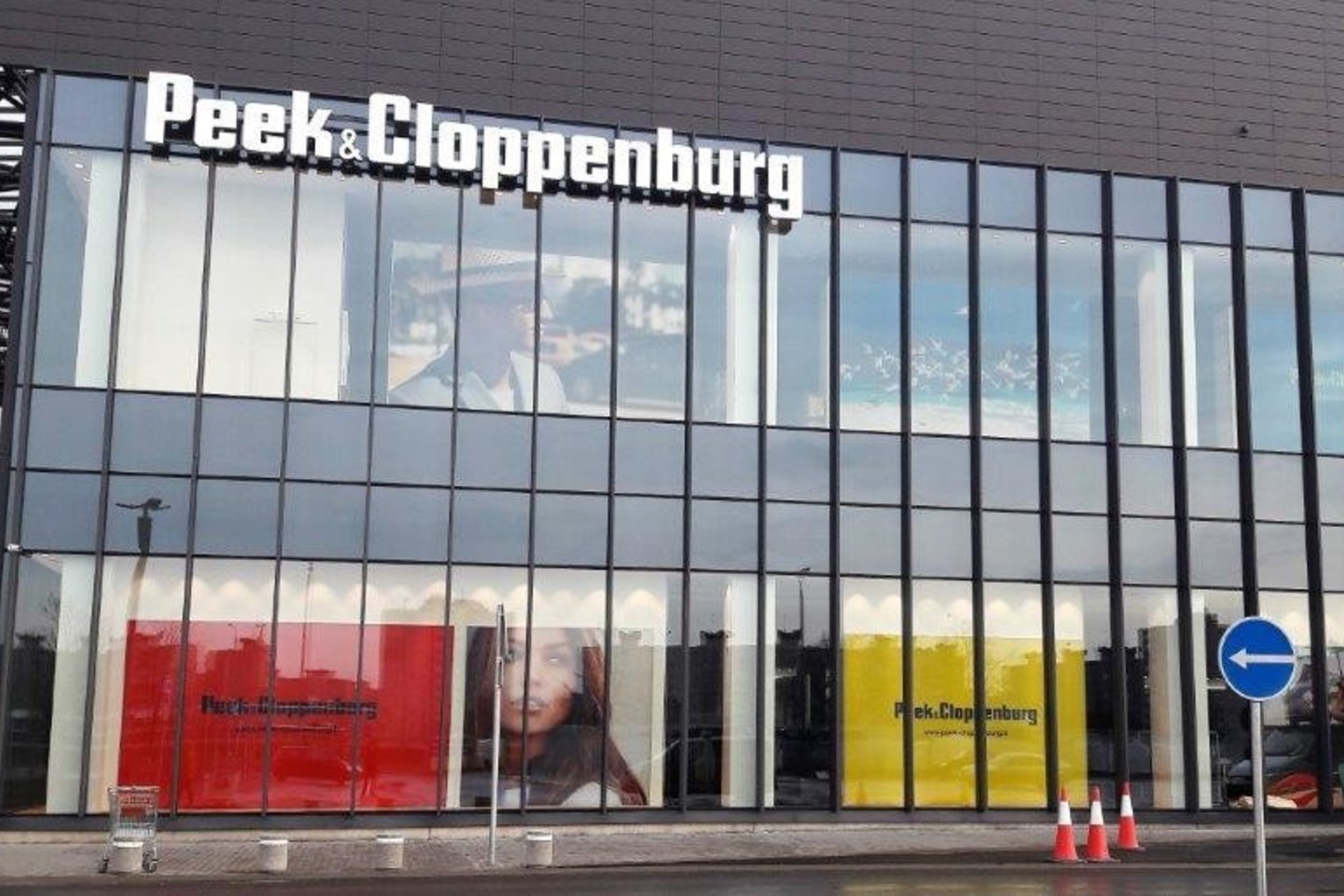 Ilgai laukta „Peek &amp; Cloppenburg“ parduotuvė išsiskiria žinomų prekės ženklų gausa.<br>„Mega“ nuotr.