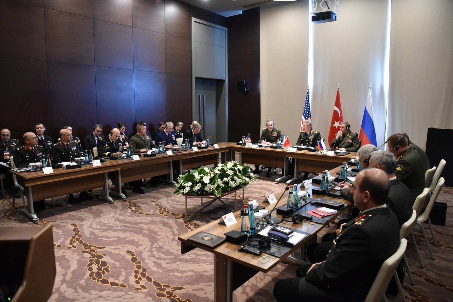 Turkijos, JAV ir Rusijos kariuomenių štabų vadai susitinka pietų Turkijoje aptarti padėties Sirijoje ir Irake.<br>„Reuters“/“Scanpix“ nuotr.