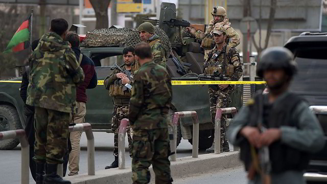 Afganistane teroristai atakavo didžiausią šalies ligoninę