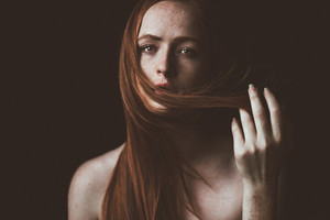 Su Leonu Somovu kurianti Alice Way pristato dainą apie moters stiprybę